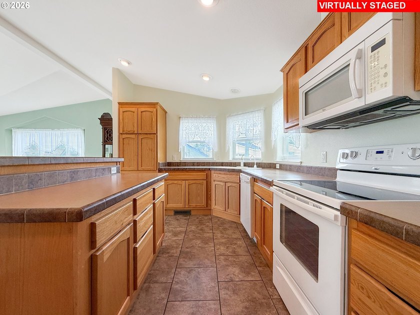Welcome to easy coastal living in Emerald Coast Estates which is - photo 12