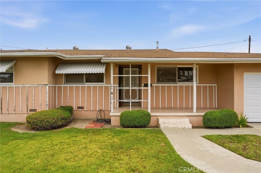 A rare opportunity to create your dream home. This thoughtfully - photo 4