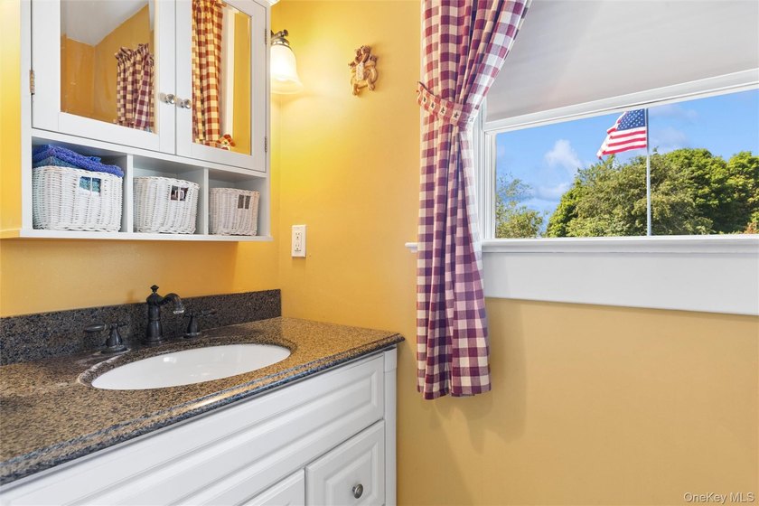 Nestled along picturesque Oregon Road, one of Cutchogue's most - photo 16