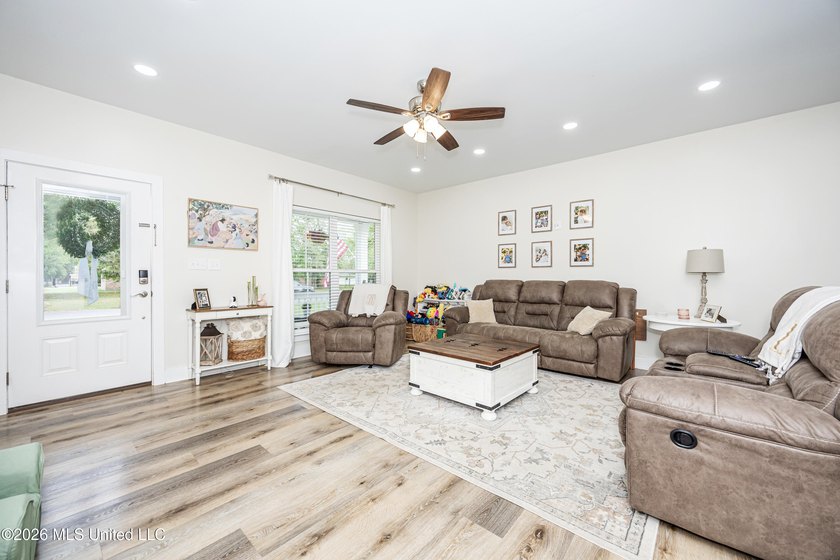 Quality new construction in Pascagoula just built in 2022! - photo 19