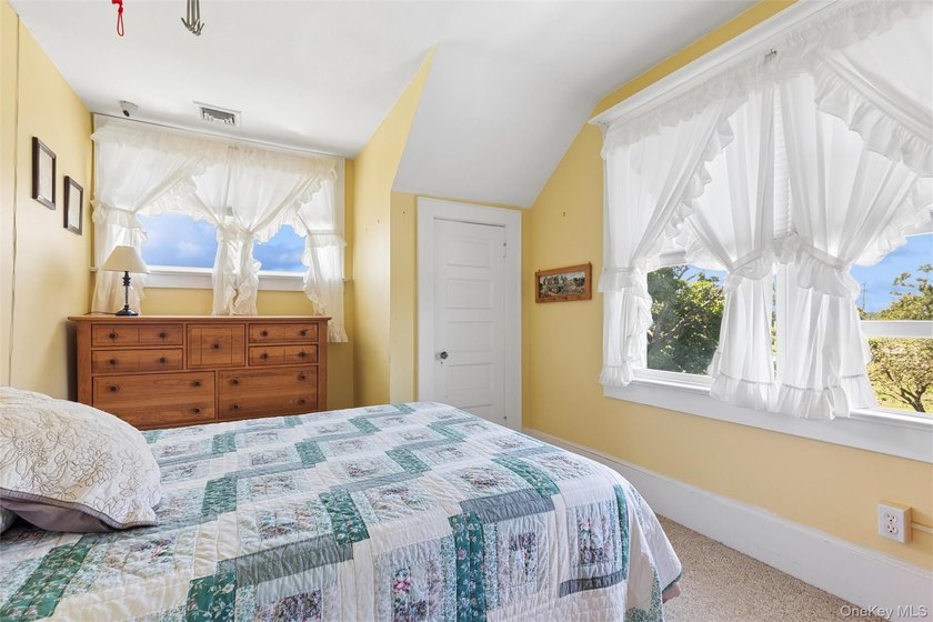 Nestled along picturesque Oregon Road, one of Cutchogue's most - photo 20