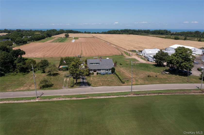 Nestled along picturesque Oregon Road, one of Cutchogue's most - photo 24