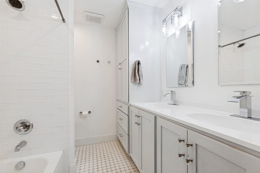 Welcome to 411 Ridgewood Dr, a fully reimagined 5-bedroom, 3 - photo 24