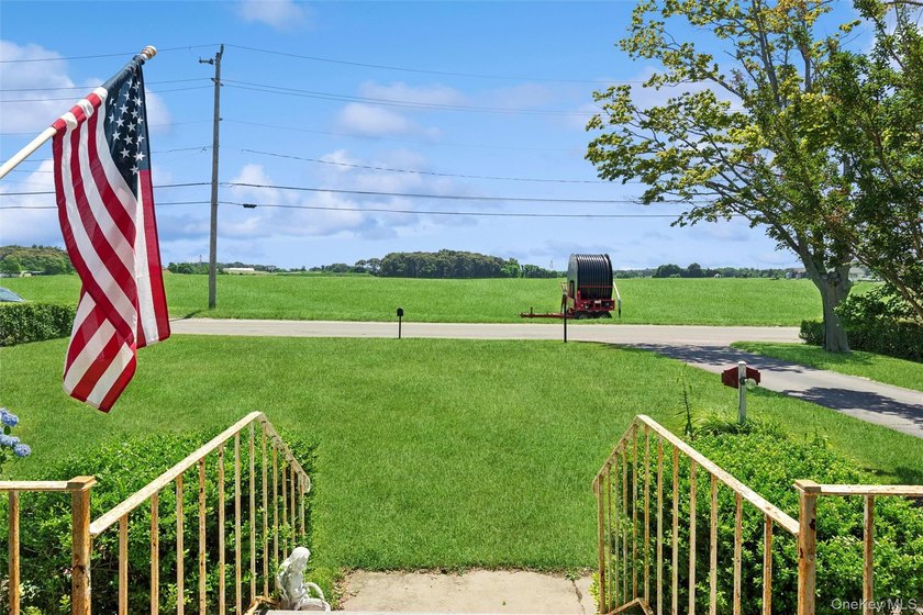 Nestled along picturesque Oregon Road, one of Cutchogue's most - photo 25