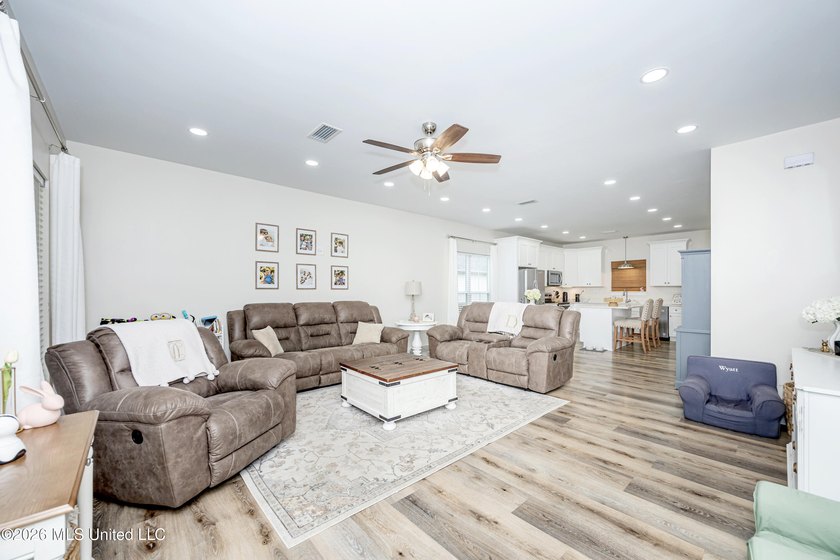 Quality new construction in Pascagoula just built in 2022! - photo 28