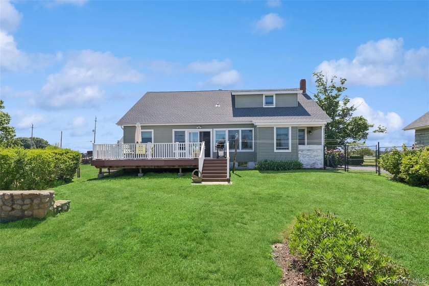 Nestled along picturesque Oregon Road, one of Cutchogue's most - photo 32