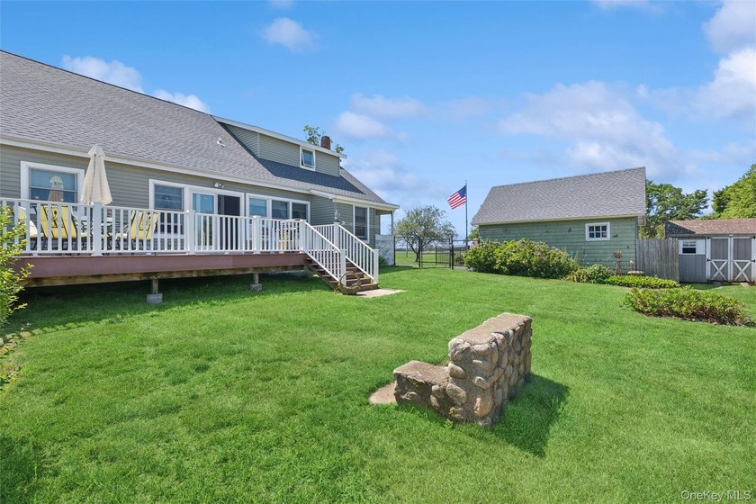 Nestled along picturesque Oregon Road, one of Cutchogue's most - photo 33