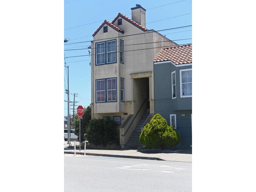 Welcome to this beautiful single-family home located in a sunny - photo 4