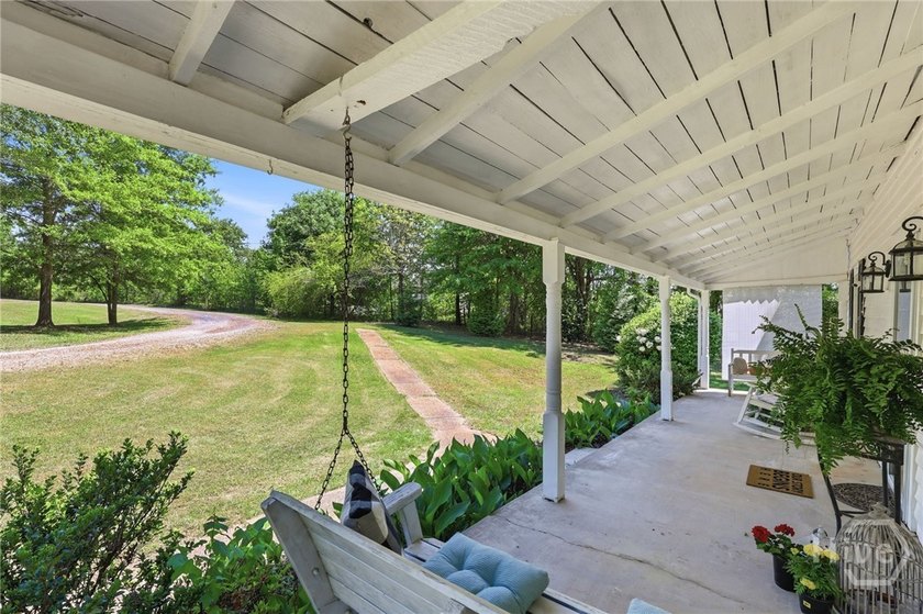 Charming updated 1940's white Farmhouse with 4 bedrooms &amp; 2.5 - photo 11