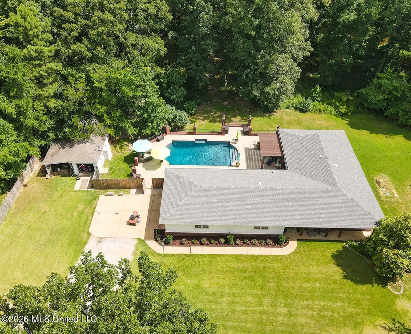 Honey, grab the fishing poles! This is the country retreat - photo 4