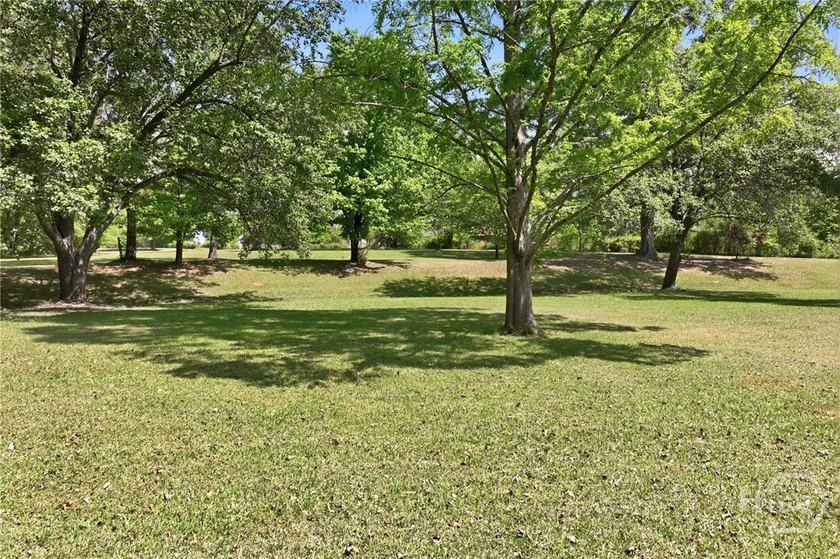 Charming updated 1940's white Farmhouse with 4 bedrooms &amp; 2.5 - photo 21
