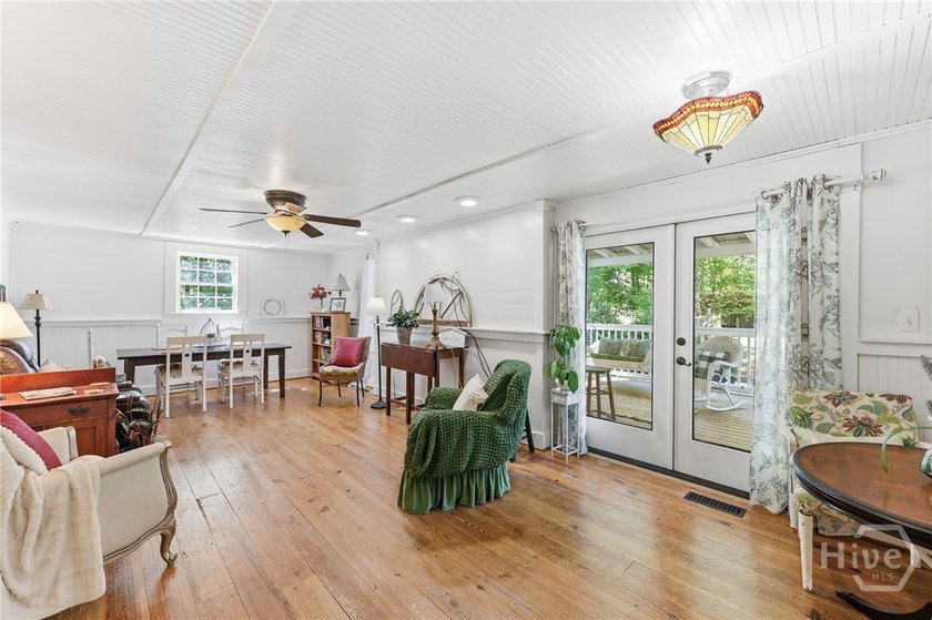 Charming updated 1940's white Farmhouse with 4 bedrooms &amp; 2.5 - photo 26