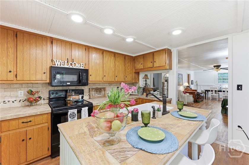 Charming updated 1940's white Farmhouse with 4 bedrooms &amp; 2.5 - photo 29