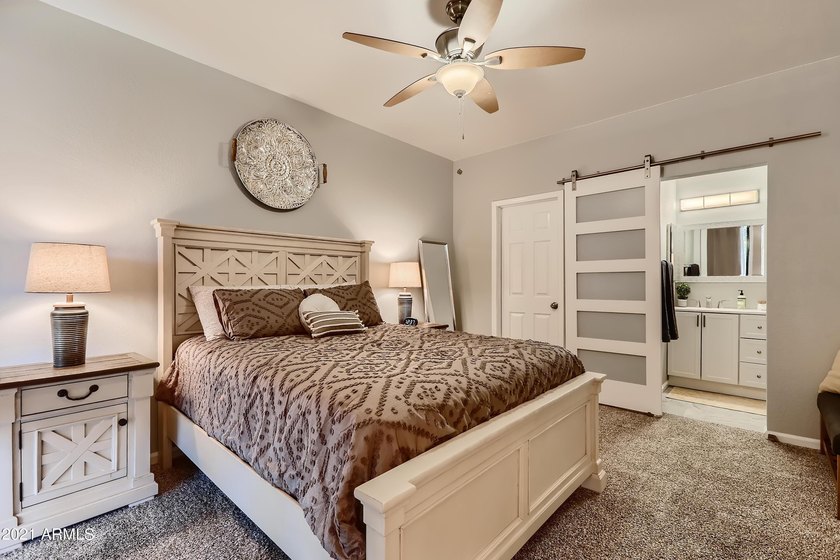 Exceptional 5-star newly remodeled top to bottom. 2 beds, 2 - photo 6