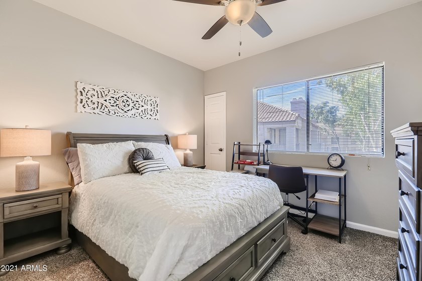 Exceptional 5-star newly remodeled top to bottom. 2 beds, 2 - photo 9
