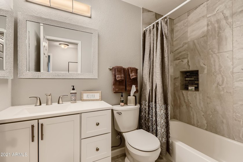 Exceptional 5-star newly remodeled top to bottom. 2 beds, 2 - photo 10