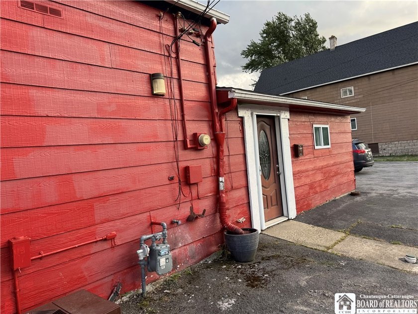 Buffalo Mixed-Use Opportunity - Storefront + Studio Apartment - photo 4
