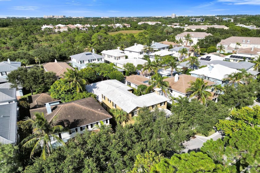 Welcome to this stunning 4-bedroom, 3.5-bathroom residence - photo 3