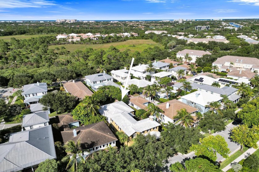 Welcome to this stunning 4-bedroom, 3.5-bathroom residence - photo 4
