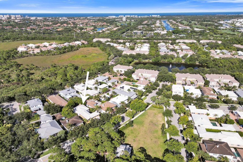 Welcome to this stunning 4-bedroom, 3.5-bathroom residence - photo 7