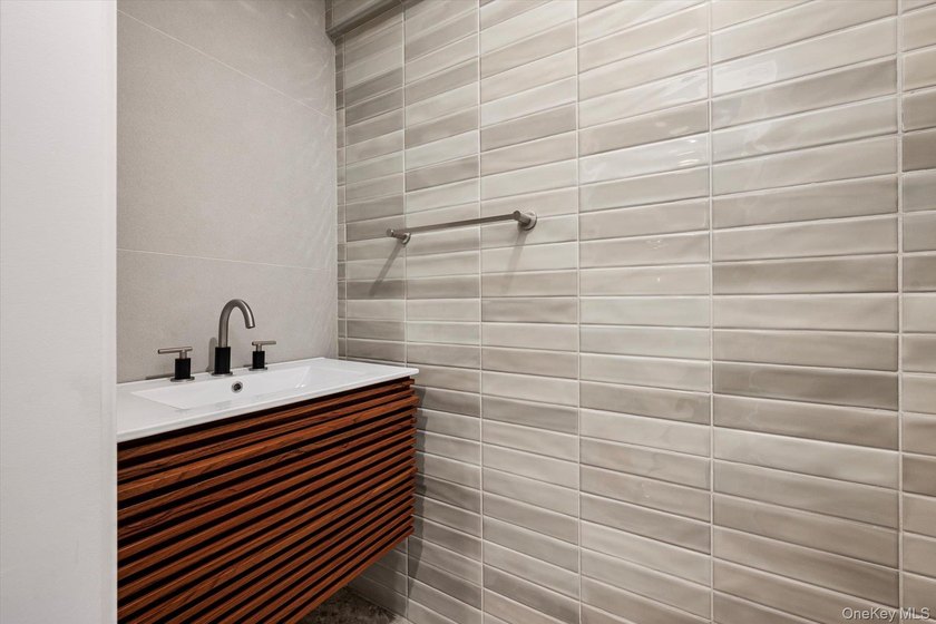Turnkey home with style! Totally Renovated from Top to Bottom! - photo 17