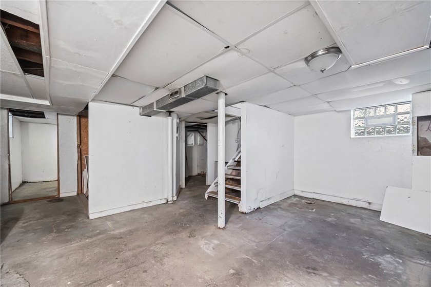 OPPORTUNITY! Welcome to this charming home conveniently located - photo 26