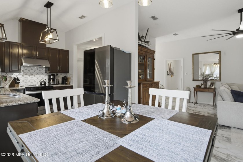 Welcome to 309 Woodcrest... a home in Long Beach so perfect that - photo 8