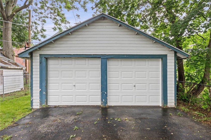 OPPORTUNITY! Welcome to this charming home conveniently located - photo 30