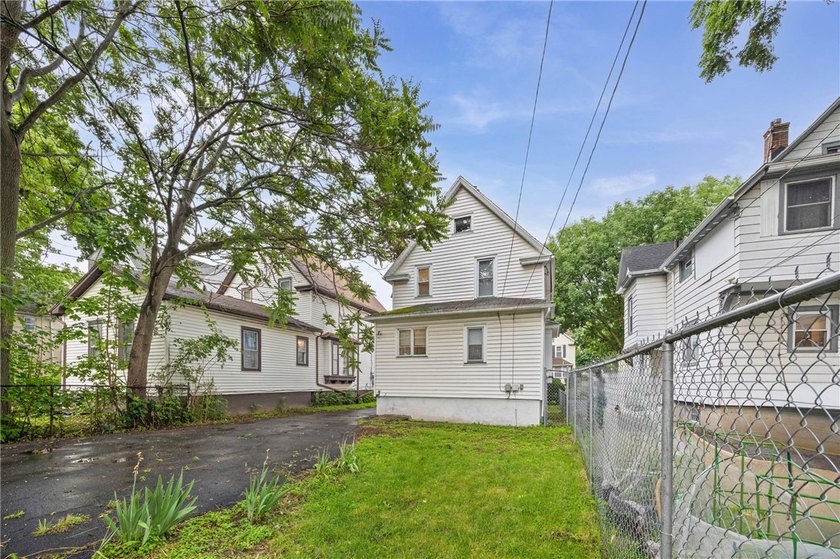OPPORTUNITY! Welcome to this charming home conveniently located - photo 32