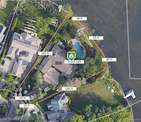 This breathtaking lakefront estate makes an unforgettable first - photo 3