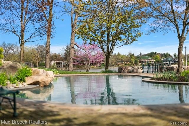 This breathtaking lakefront estate makes an unforgettable first - photo 4