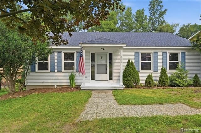 Welcome home to this move-in-ready 3-bedroom ranch nestled in a - photo 3