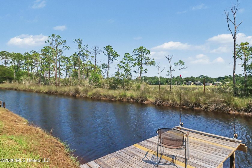 Welcome to waterfront living on the Mississippi Gulf Coast! This - photo 4