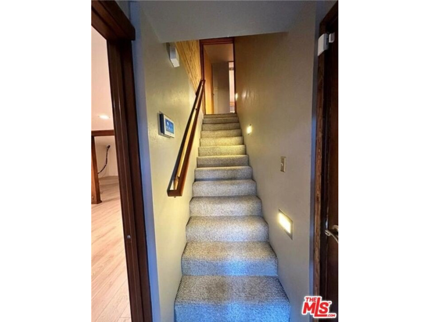 Welcome to this impressive custom mountain retreat nestled in - photo 3