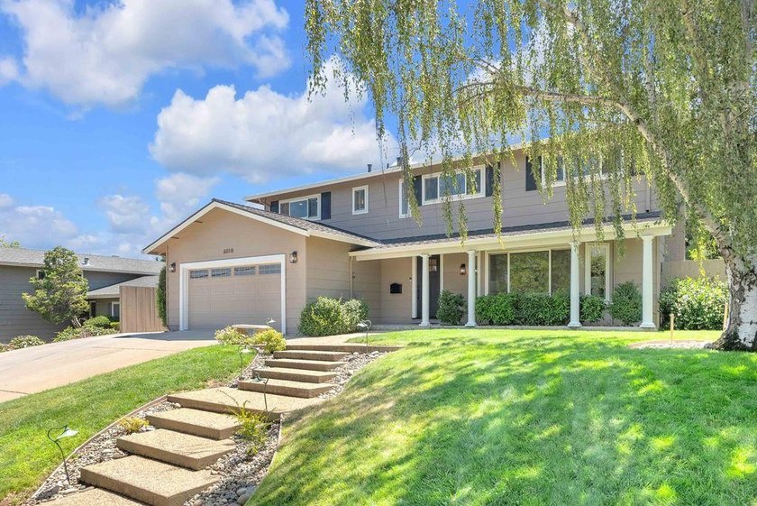 Tucked into the highly desirable Almaden Valley, this spacious - photo 2