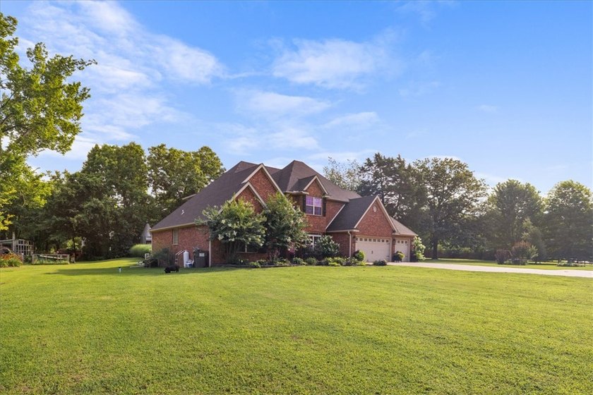 Welcome to your own private retreat! Nestled on approximately 2 - photo 3