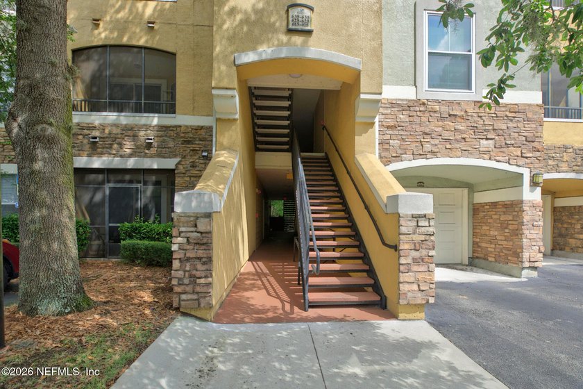 Ground level completely updated condo in the beautiful Villa - photo 3