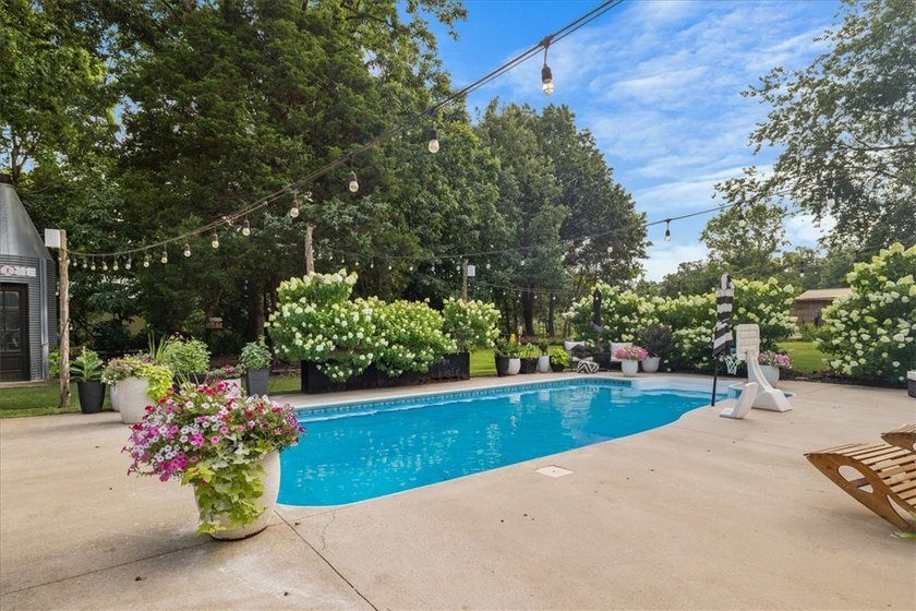Welcome to your own private retreat! Nestled on approximately 2 - photo 8