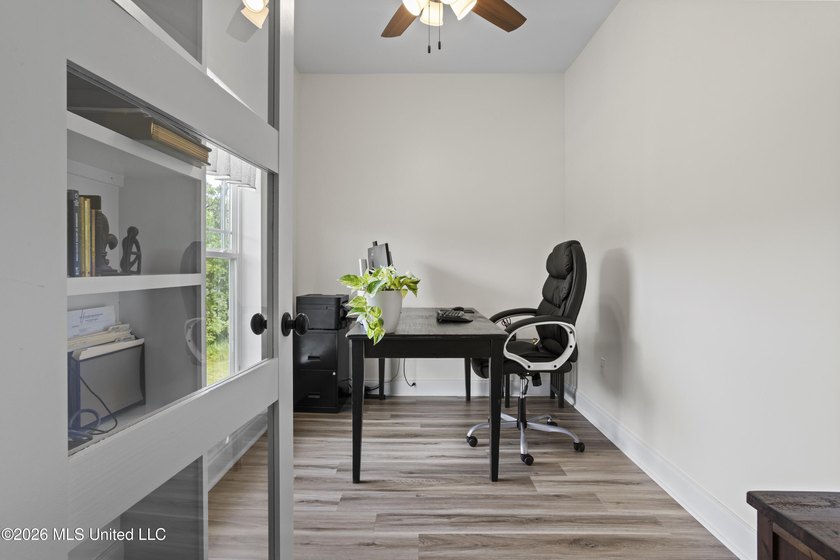 Built just 5 years ago by Butler Homes, known for their quality - photo 6