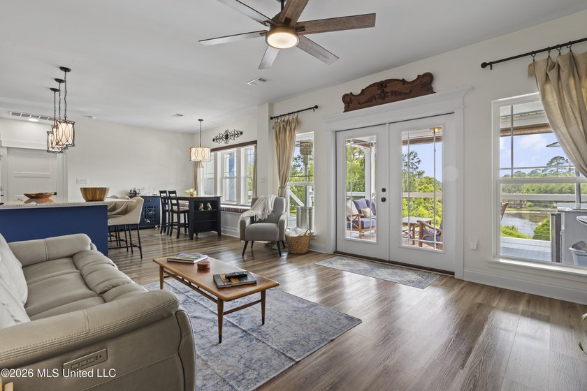 Built just 5 years ago by Butler Homes, known for their quality - photo 8