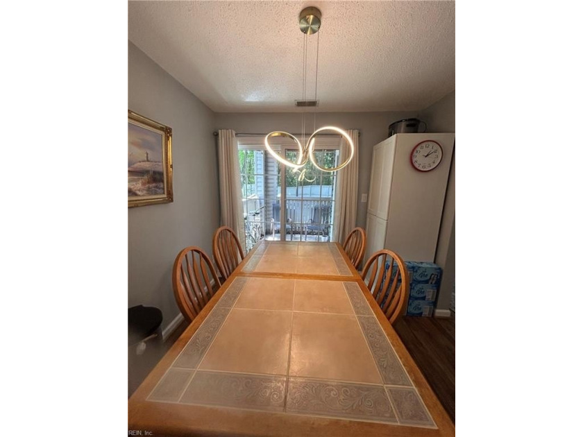 Hard to find single level living! Newer LVP flooring in main - photo 11