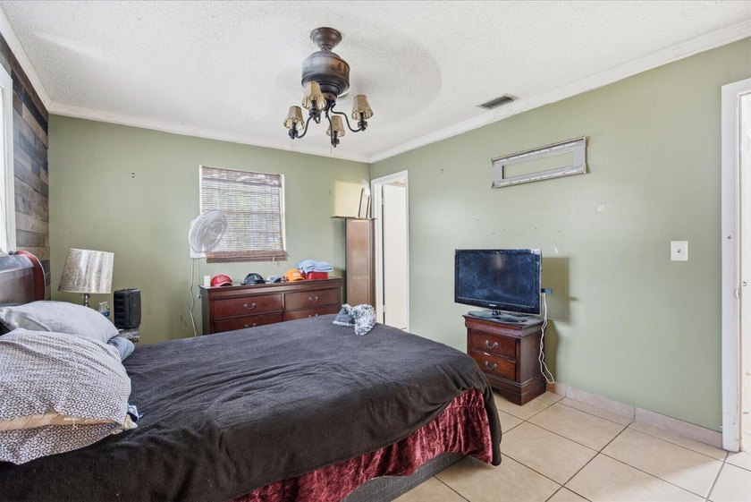 New Roof! Pool home! 3/2 plus bonus room! Huge backyard! Call - photo 15