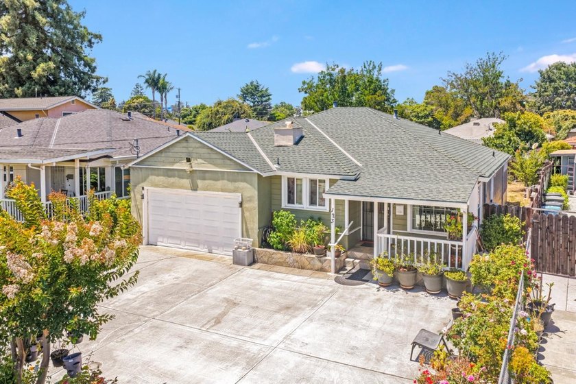 Welcome to 123 Gardenia Way in East Palo Alto, a spacious and - photo 3