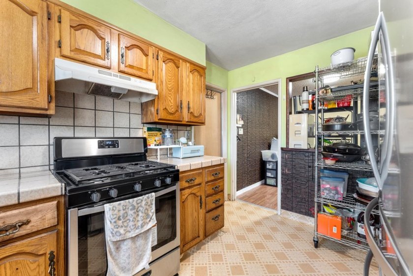 Welcome to 123 Gardenia Way in East Palo Alto, a spacious and - photo 9