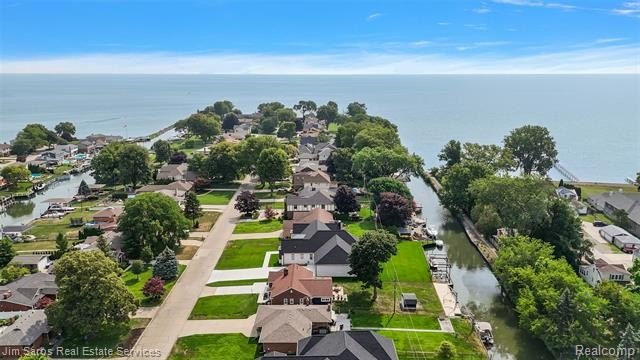 Welcome to waterfront living on Ardmore Park in St. Clair Shores - photo 4