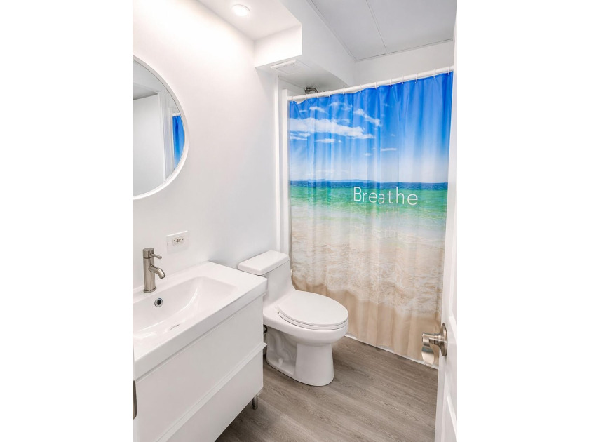 Move right into this beautifully renovated 2 bedroom, 2-bath - photo 9