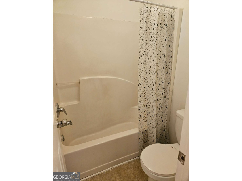 Welcome to this beautifully refreshed 4-bedroom, 2.5-bath home - photo 16