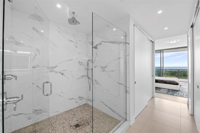 Experience luxury waterfront living at AquaBlu in Fort - photo 20