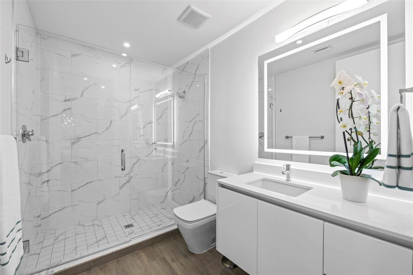 Experience luxury waterfront living at AquaBlu in Fort - photo 24