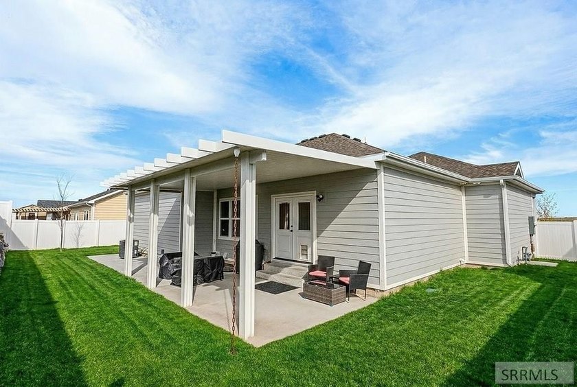 Welcome to a home that perfectly blends high-end efficiency with - photo 25